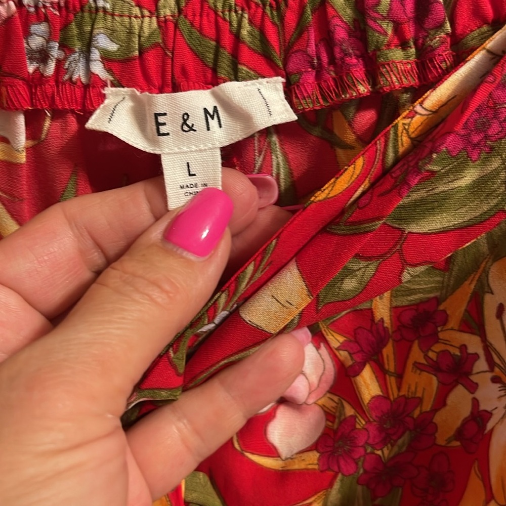 Beautiful statement pants - Picture 3 of 5